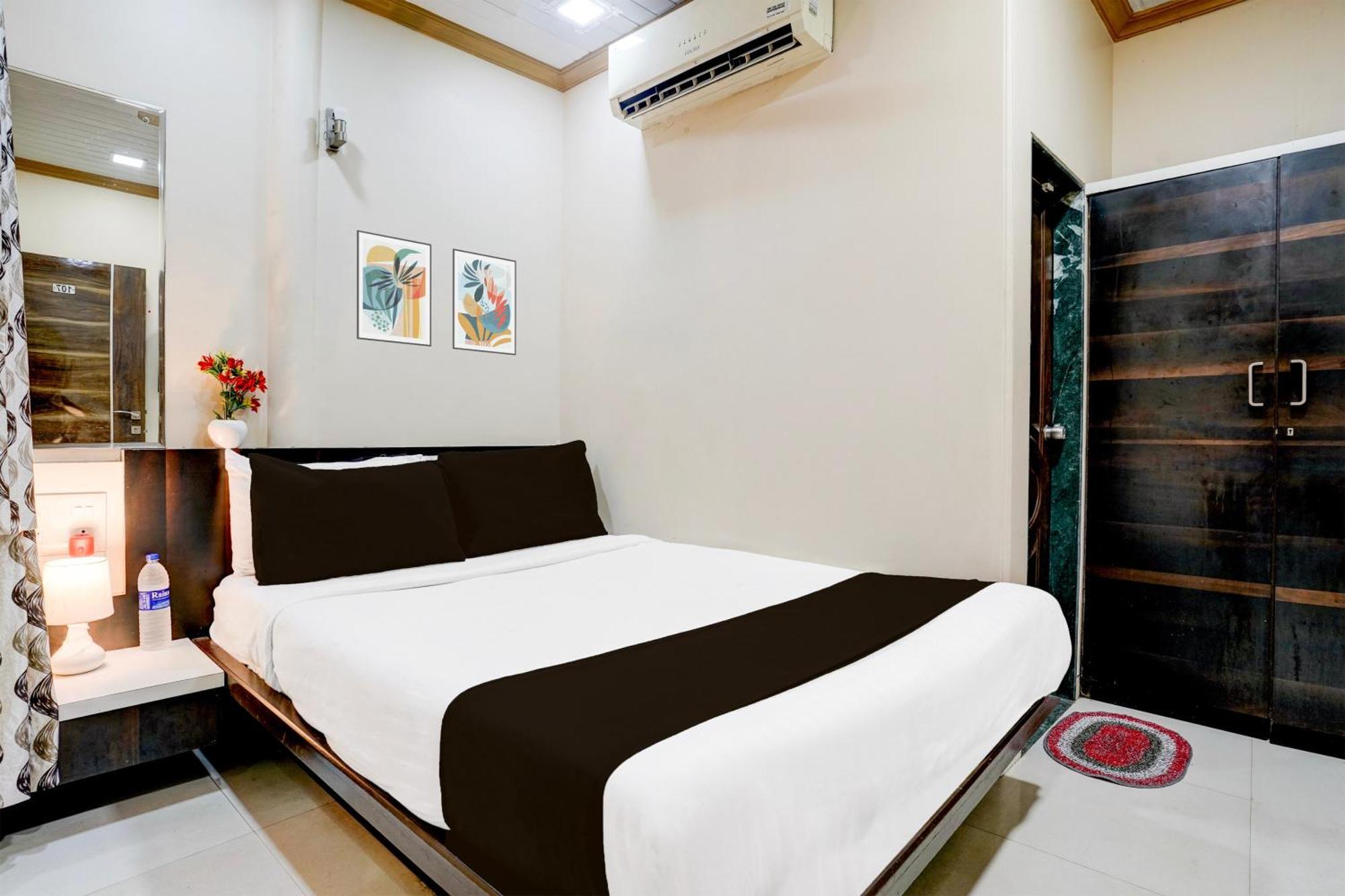 Airport Metro Hotel Мумбаи Экстерьер фото