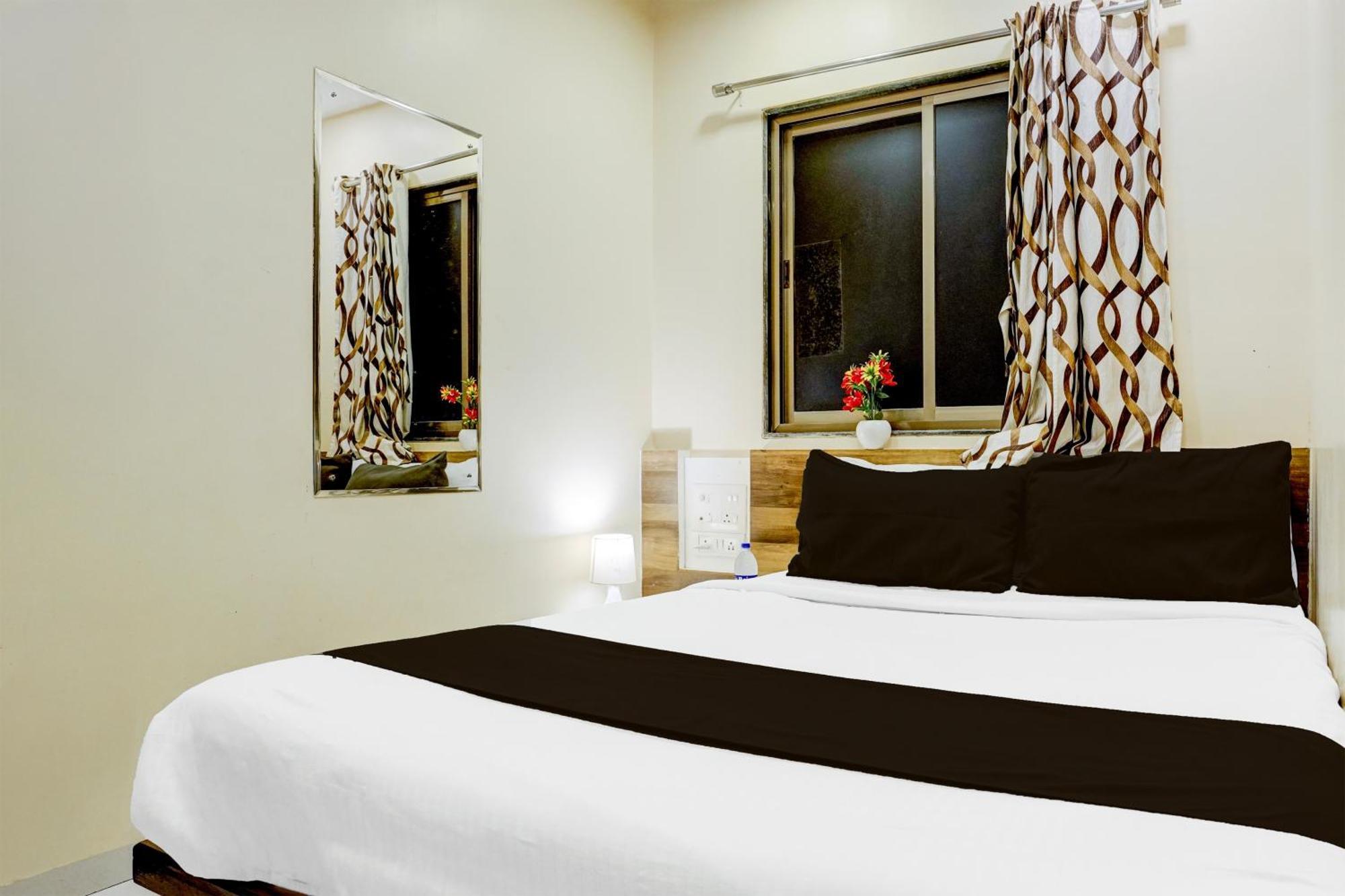 Airport Metro Hotel Мумбаи Экстерьер фото